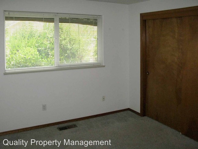 Building Photo - 1049 Hopkins Rd