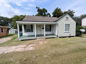 Building Photo - 3170 Roberts Ave