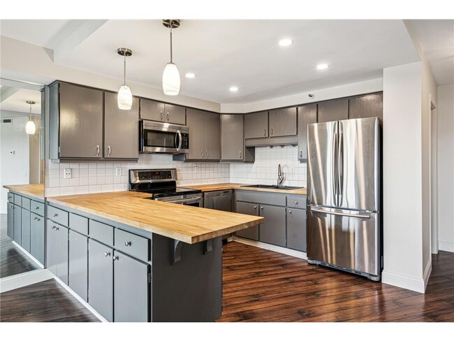Building Photo - 2950 Dean Pkwy