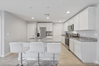 Building Photo - 315 SW 31st Pl