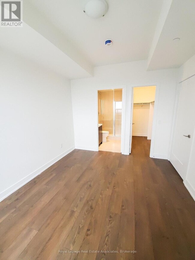 Photo du bâtiment - 5 Mabelle Ave