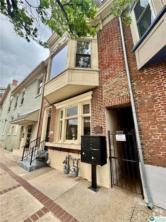 Building Photo - 556 N New St
