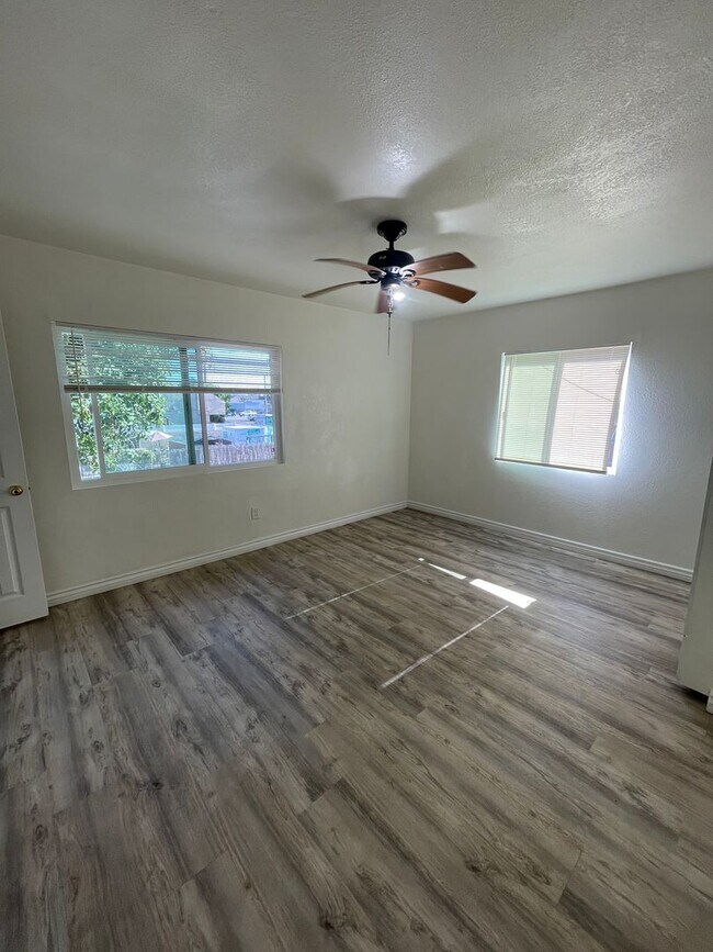 Foto del edificio - Large Upper 1 Bedroom 1 Bath in Long Beach!