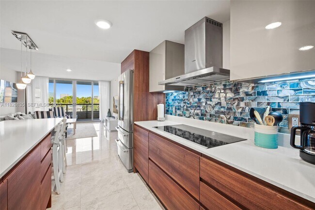 Foto del edificio - 9261 E Bay Harbor Dr