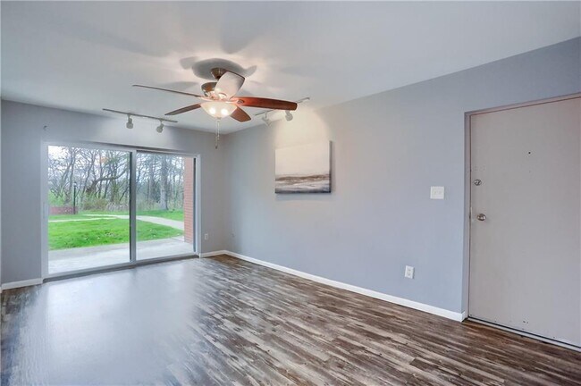 Foto del edificio - 1200 College Park Dr