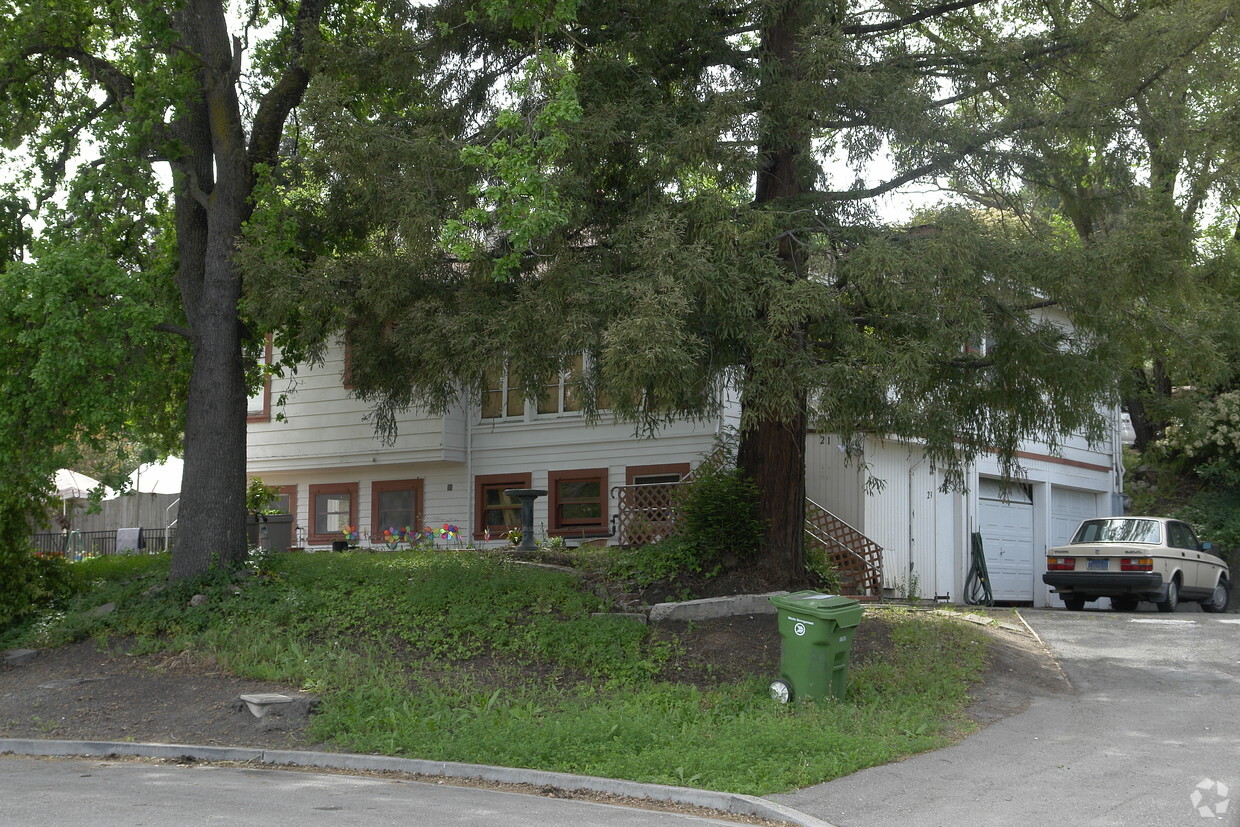 Primary Photo - 21 St. Johns Ct