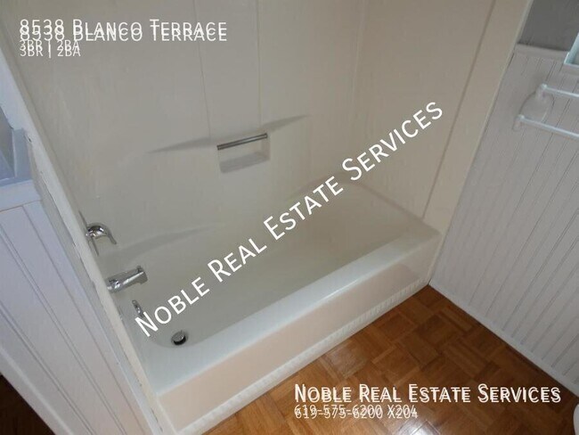 Foto del edificio - 8538 Blanco Terrace