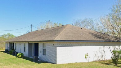 Building Photo - 402 Hinojosa Dr