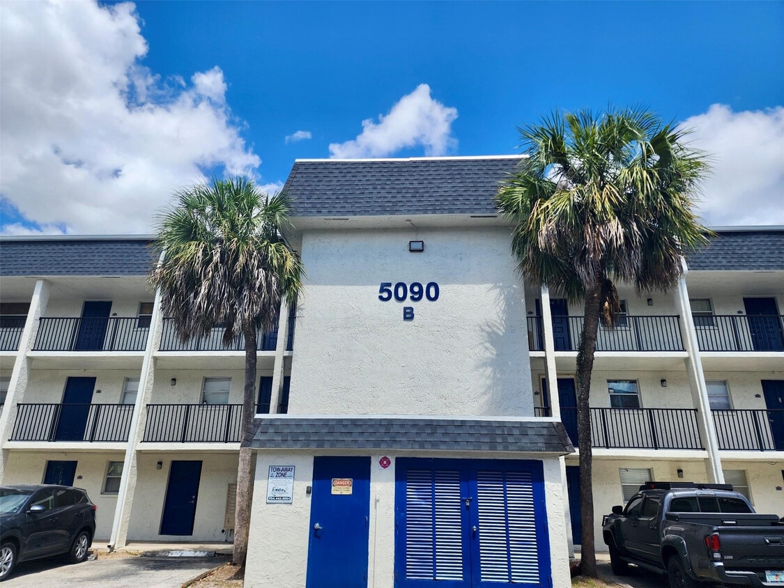 Foto principal - 5090 SW 64th Ave