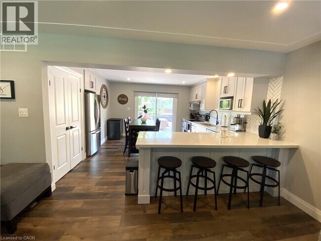 Photo du bâtiment - 26 Kenneth Ave