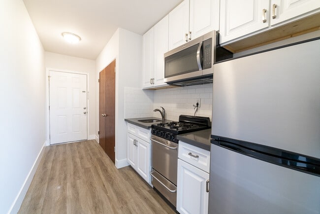 Building Photo - 4848 St Charles Pl