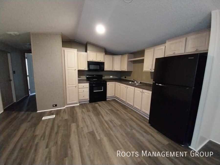 Foto principal - 3 Bed 2 Bath Home Available for Lease at L...