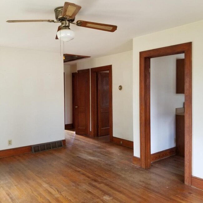 Building Photo - 207 Walker Street