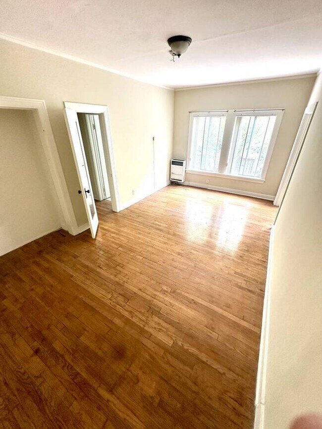 Foto del edificio - 238 S Berendo St