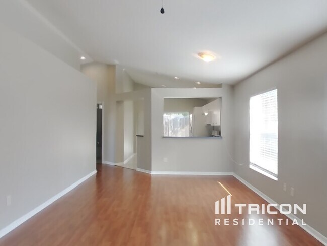 Foto del edificio - 24633 Laurel Ridge Dr