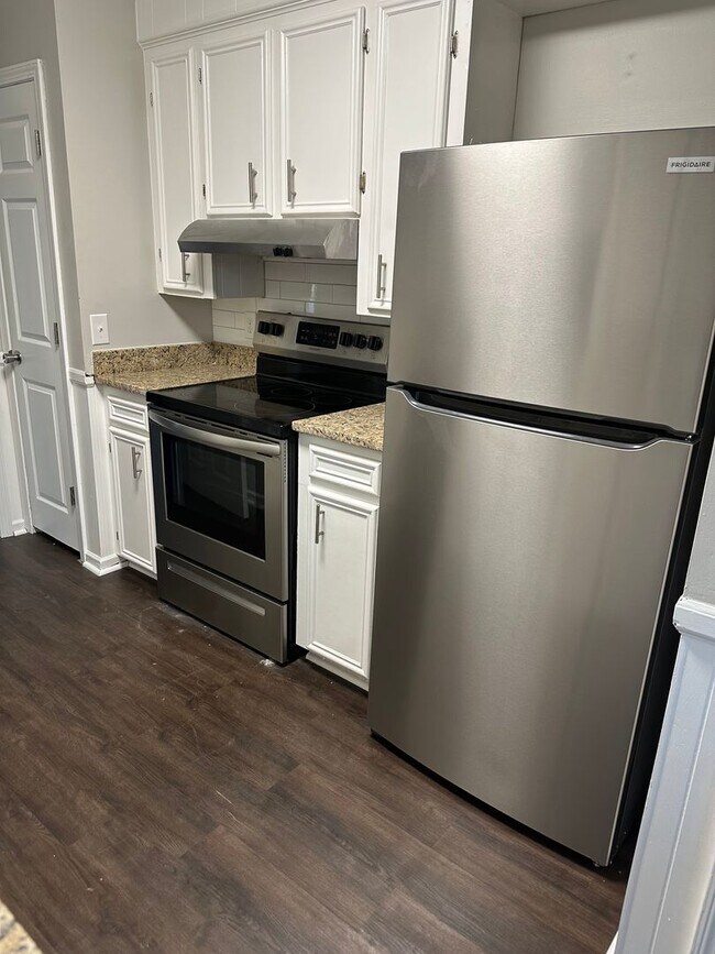 Foto del edificio - Newly renovated ranch-style home with lots...
