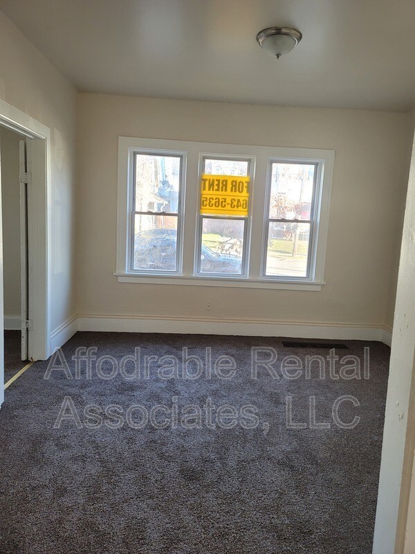 Building Photo - 1309 S 15th St
