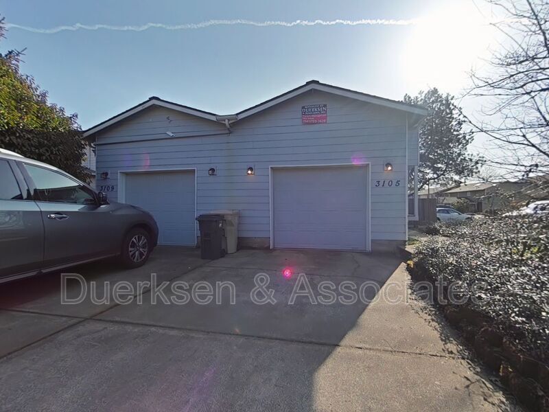 Primary Photo - 3105 NE Flintlock Pl