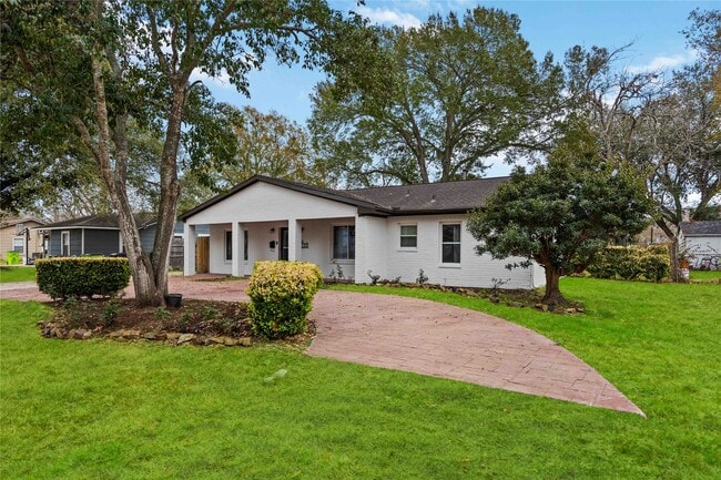 Building Photo - 1721 Jones St