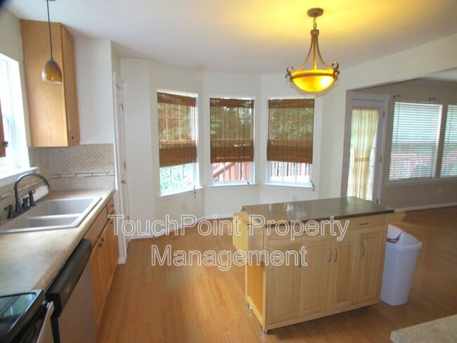 Building Photo - 8007 Bristle Ln