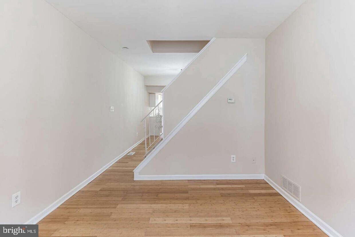 Primary Photo - 211 Lexington Ave