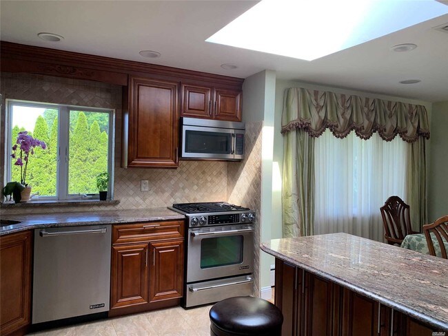 Building Photo - 36 Balsam Dr