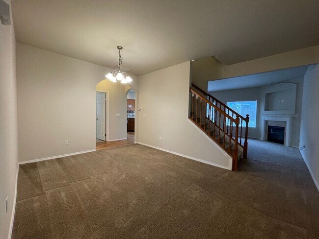 Foto del edificio - 4 Bedroom Home in Lipoma Firs Puyallup!!