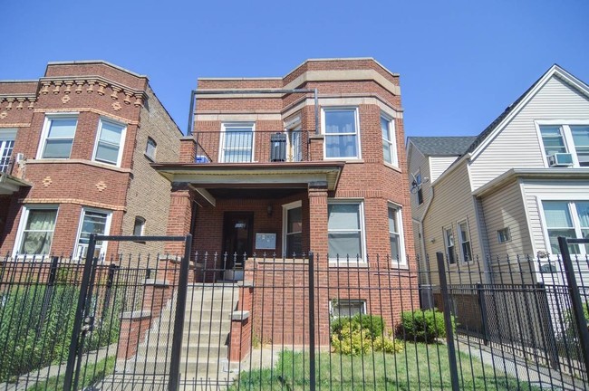 Building Photo - 4421 N Kimball Ave