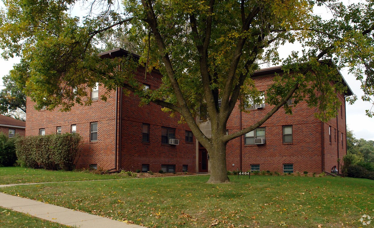 4404 Grand Ave, Des Moines, IA 50312 Apartments in Des Moines, IA