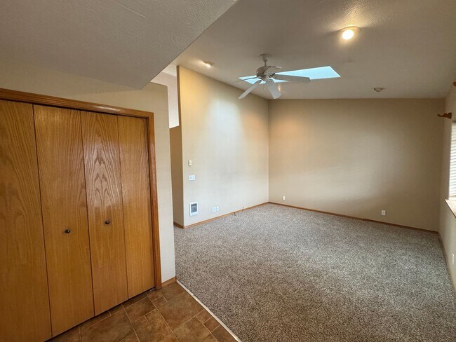 Foto del edificio - 3 Bedroom 2 Bath House in Bethel-Danebo