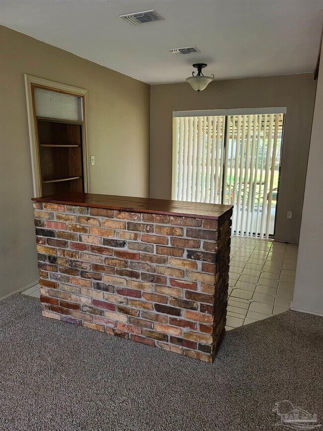 Foto del edificio - 35 Adkinson Dr