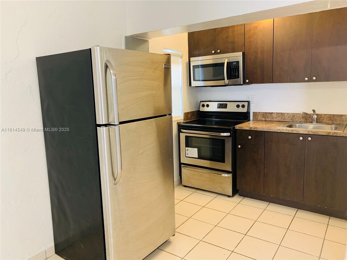 Foto principal - 619 NE 88th St