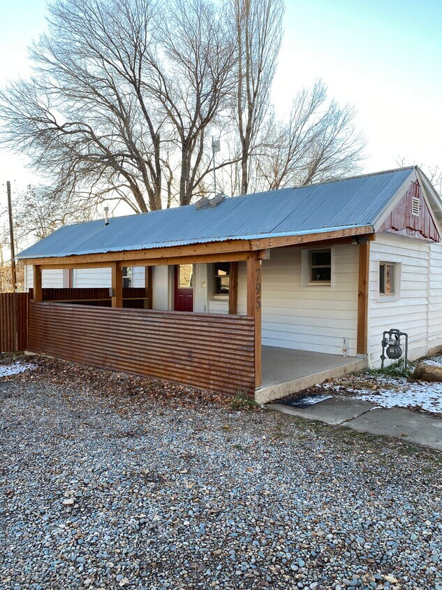Primary Photo - 795 E East Ct