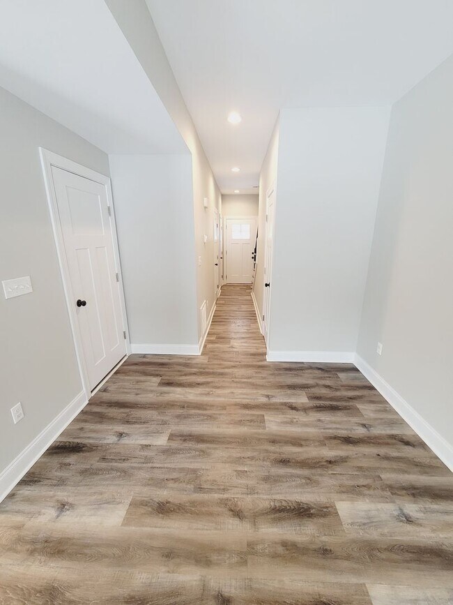 Foto del edificio - 1217 Lockewood Dr