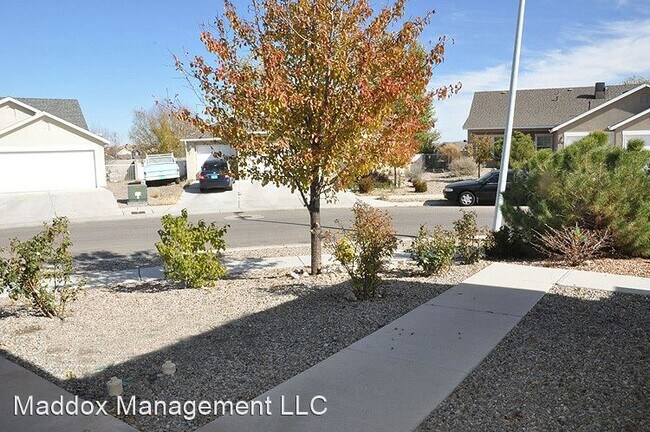Foto del edificio - 4 br, 2 bath House - 10467 Calle Mirlo NW