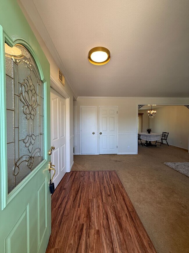 Building Photo - Centrally Located Orcutt Single Story Home