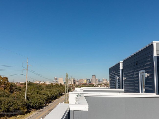 Building Photo - 2103 Engelmohr St