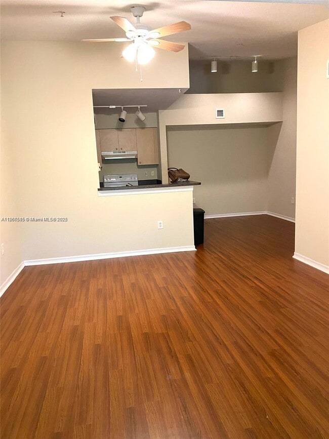 Foto del edificio - 2564 Centergate Dr