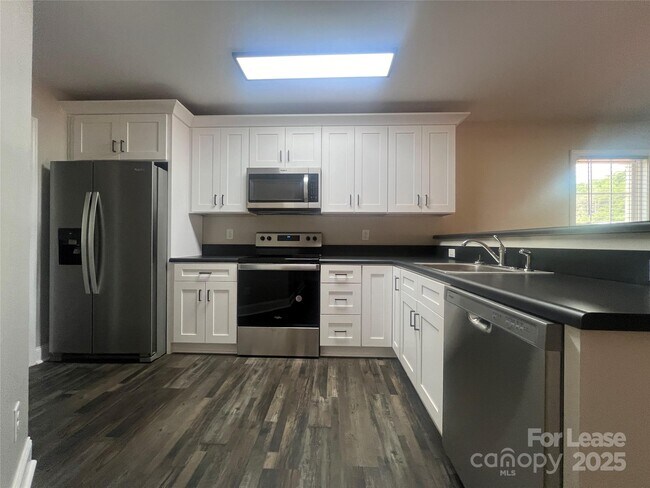 Building Photo - 2775 S US 321 Hwy