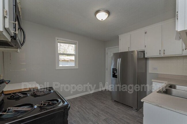 Building Photo - 1533 Wooten Rd