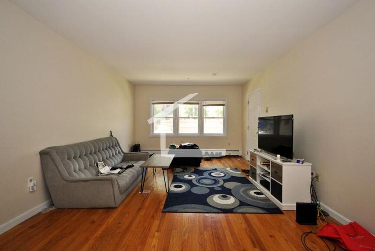 Primary Photo - 48 Kent St
