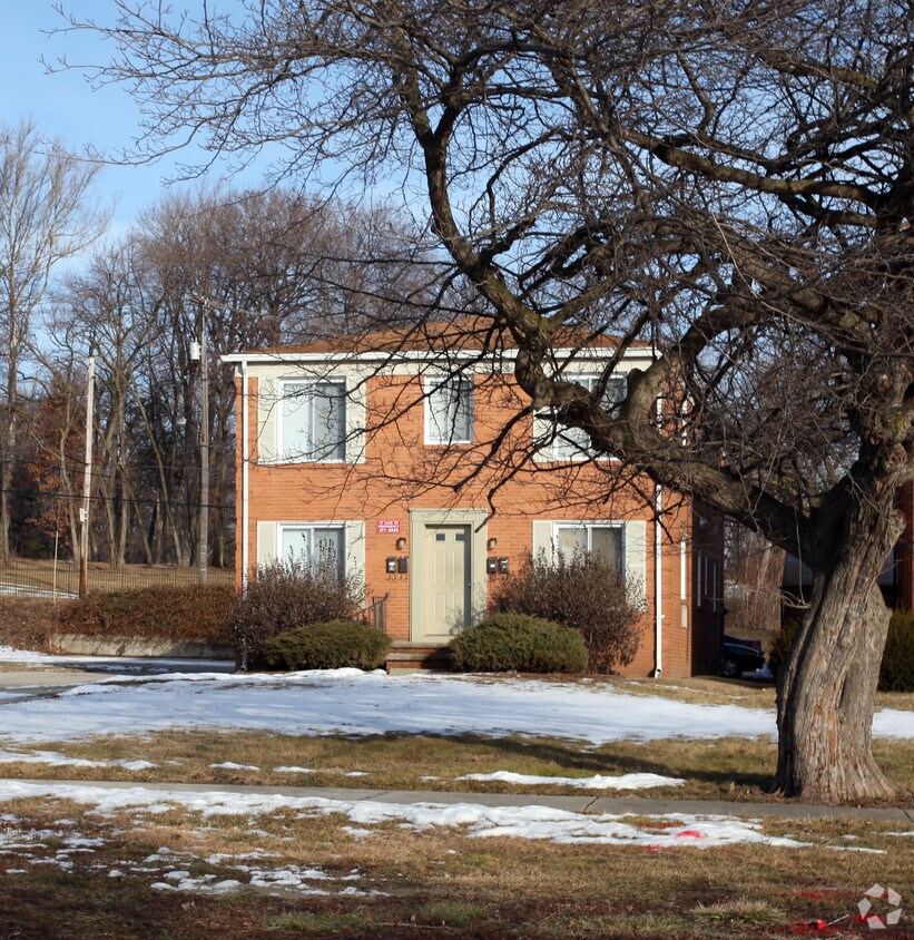 Building Photo - 1390 N Cove Blvd