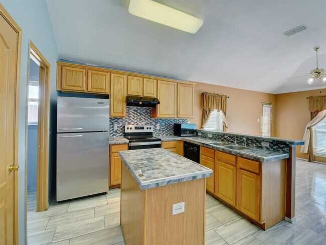 Foto del edificio - 1101 Deedee Creek Dr