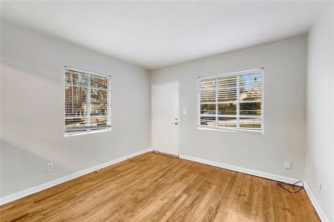 Building Photo - 121 Fairview St