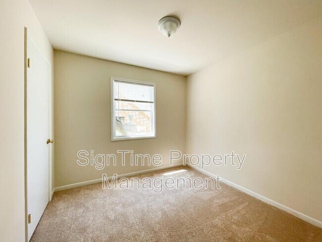 Foto del edificio - 225 Wakefield Rd