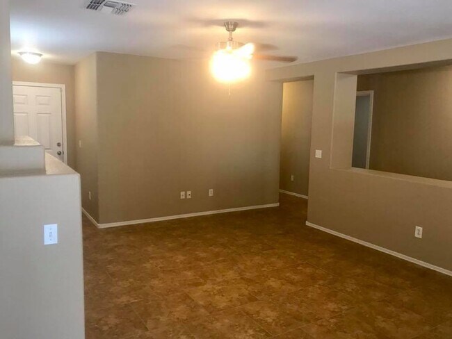 Foto del edificio - 3-bedroom, 2-bath on oversized lot