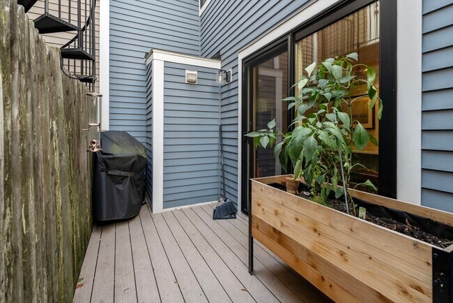 Foto del edificio - 2 Crystal Pl