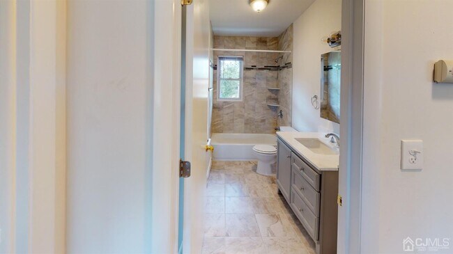 Foto del edificio - 34 Audubon Ave