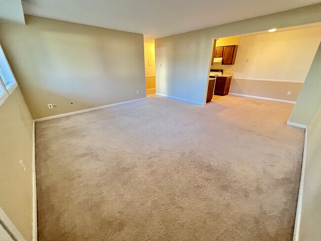 Building Photo - 6165 Innkeepers Ct
