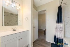 Building Photo - 102 Lariat Cir